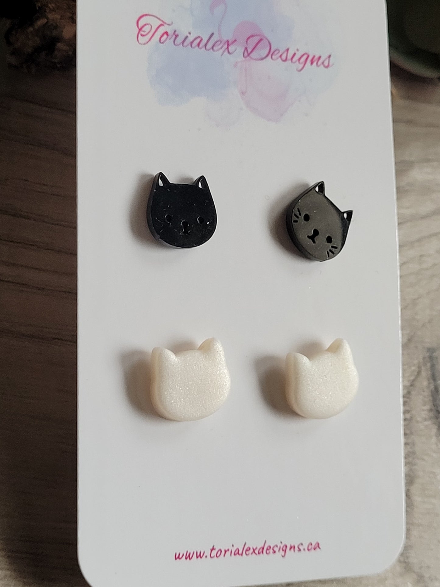 White Pearl Kitty stud set