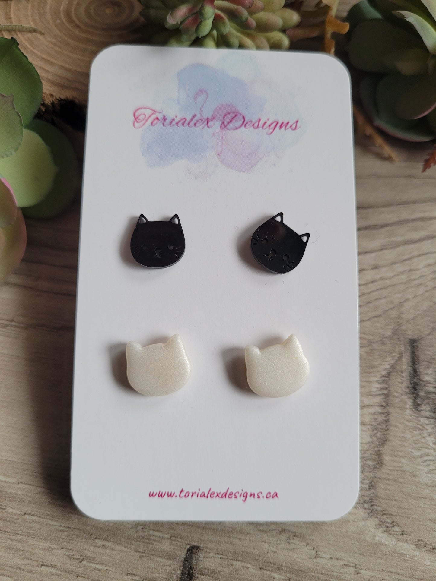 White Pearl Kitty stud set